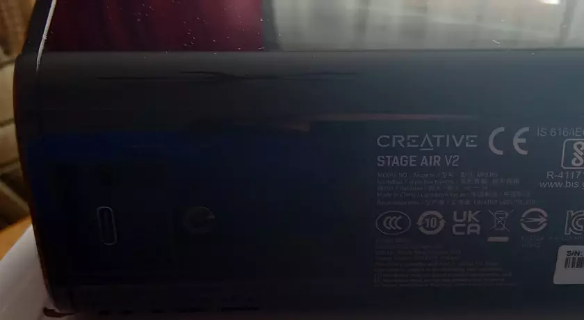 CREATIVE Stage Air V2 złącza.
