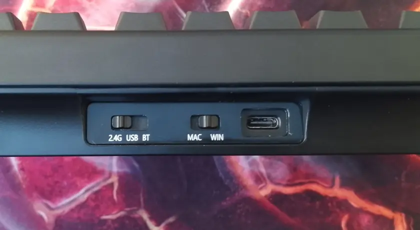 Epomaker QK81 - złącza.