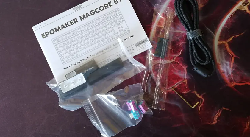 Epomaker Magcore 87 - zawartość pudełka.