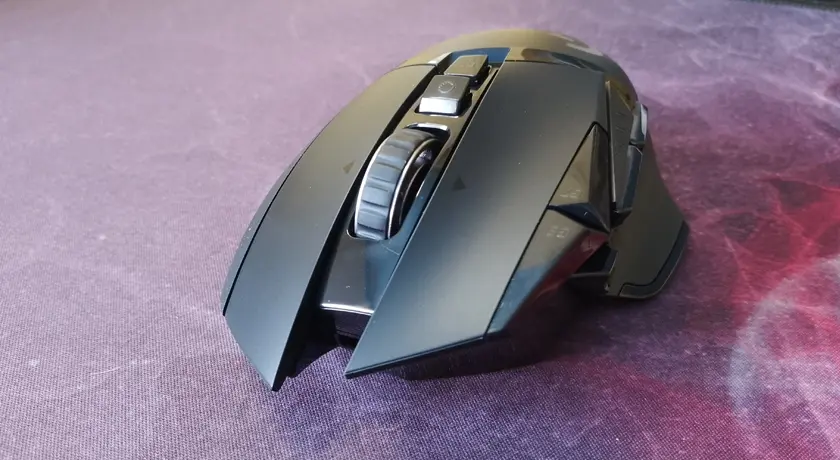 Logitech G502.