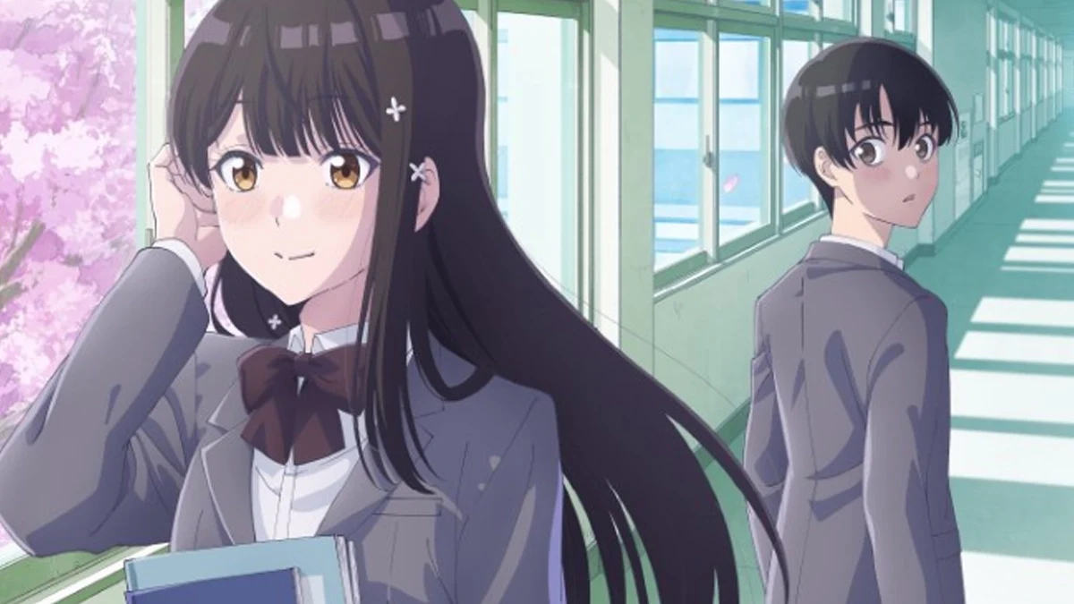 Uczniowie Rei i Hizashi na szkolnym korytarzu w zapowiedzi adaptacji anime Everyone’s Darling Has a Secret z ujawnioną obsadą i datą premiery